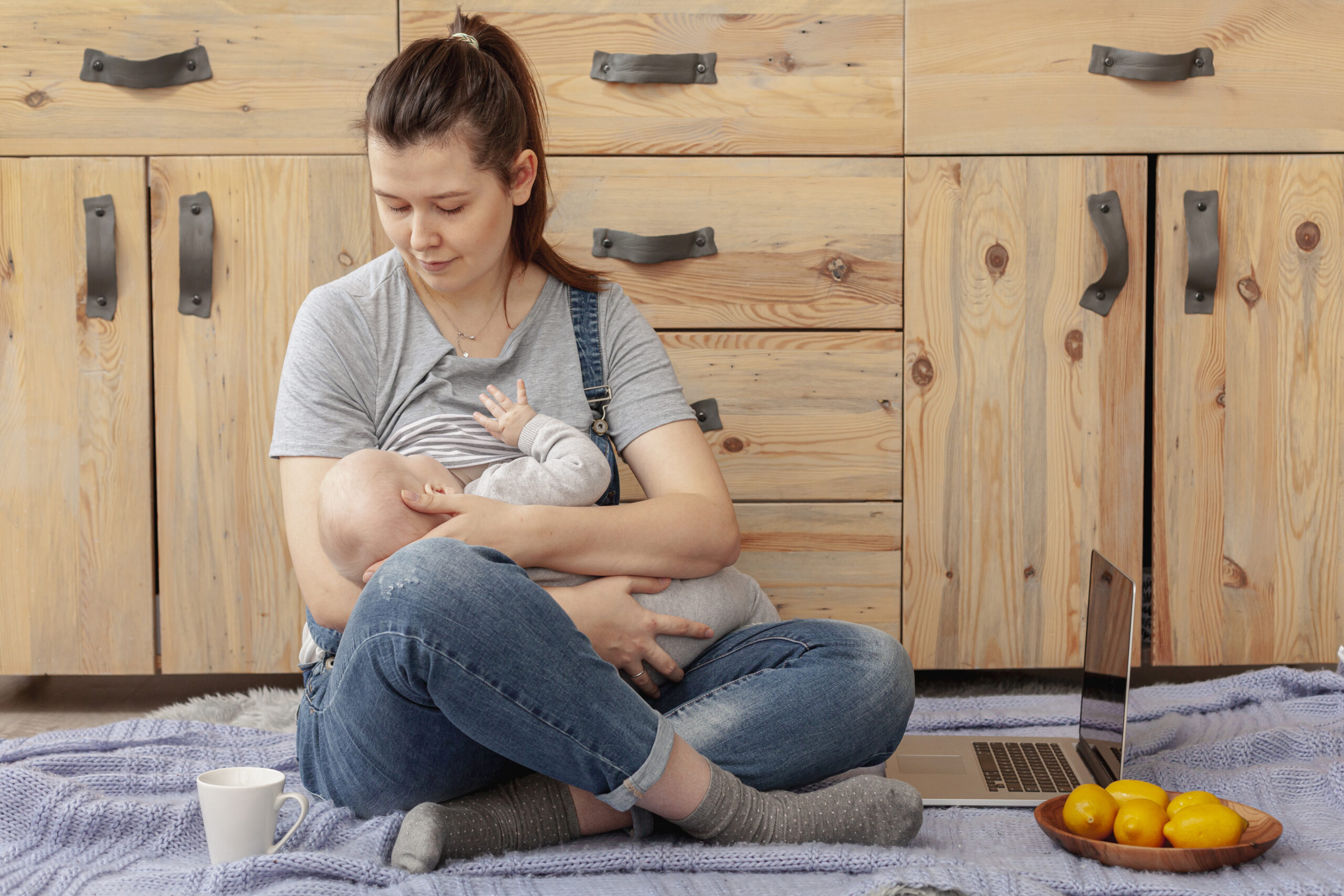 mother-with-baby-home